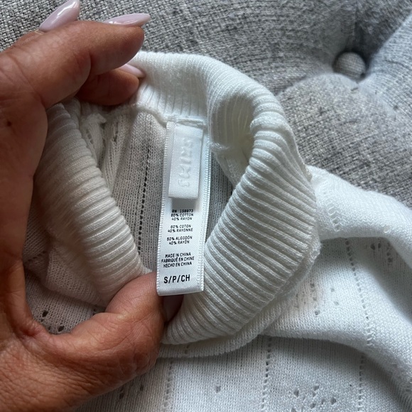 SKIMS pointelle lounge set (bodysuit and pants)
Pants are XS
Bodysuit is small - Picture 3 of 5